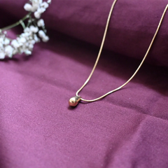 Elegant Gold Droplet Pendant Necklace