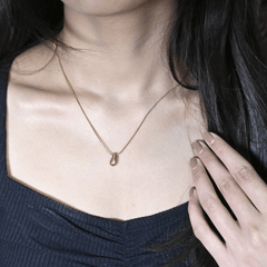Elegant Gold Droplet Pendant Necklace