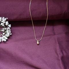 Elegant Gold Droplet Pendant Necklace