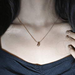 Elegant Gold Droplet Pendant Necklace