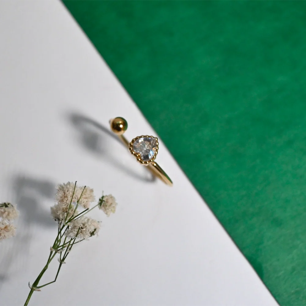 Heart cut crystal gold ring