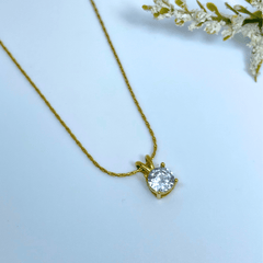 Lustra Solitaire Pendant